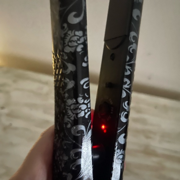 Jeegol Floral Damask Hair Straightener - Picture 5 of 8